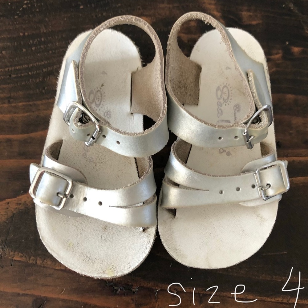 Salt Water Sandals by Hoy baby size 4 silver